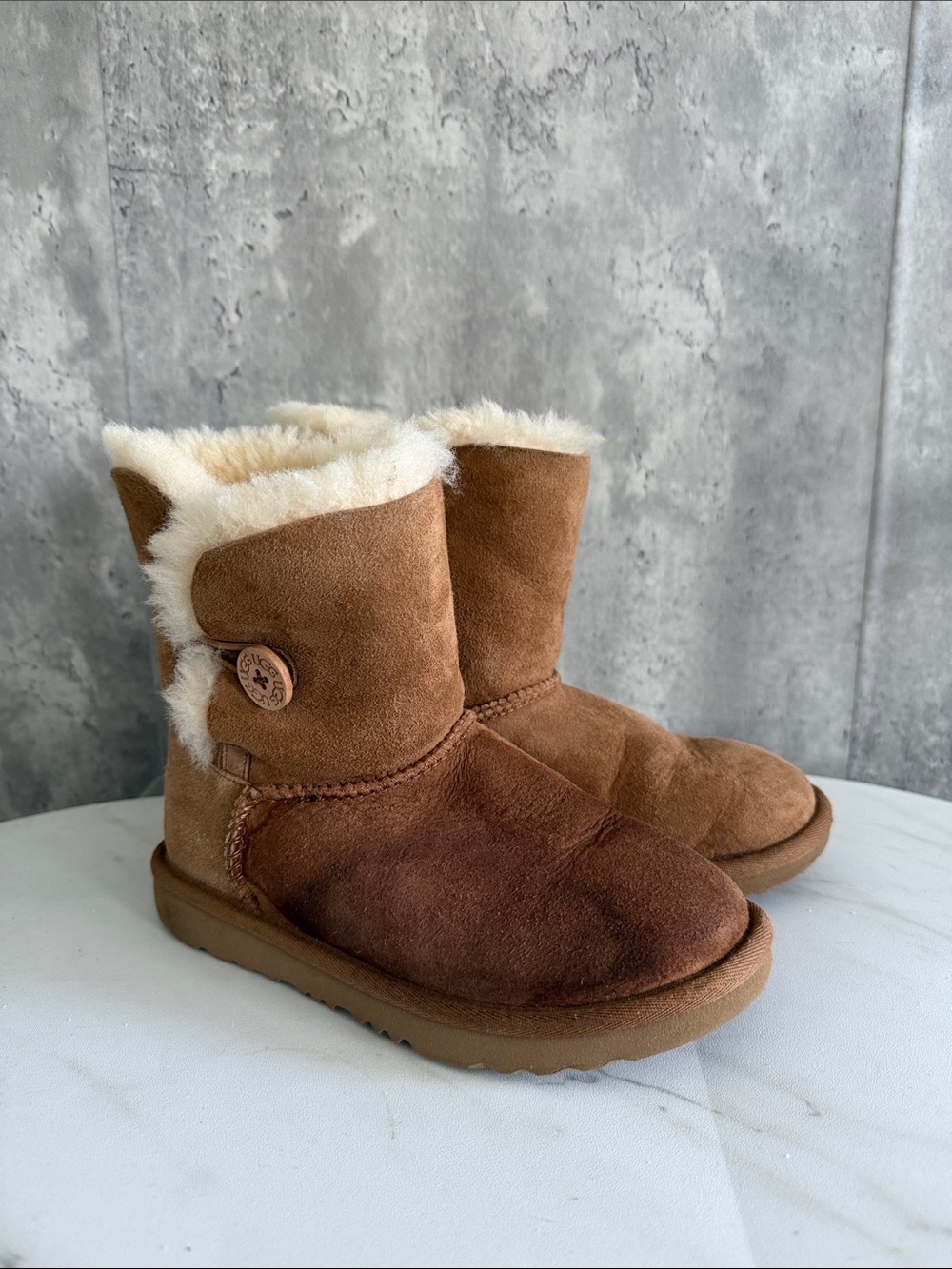 UGG Bailey button II Chestnut Suede Shearling Button Booties 2 youth